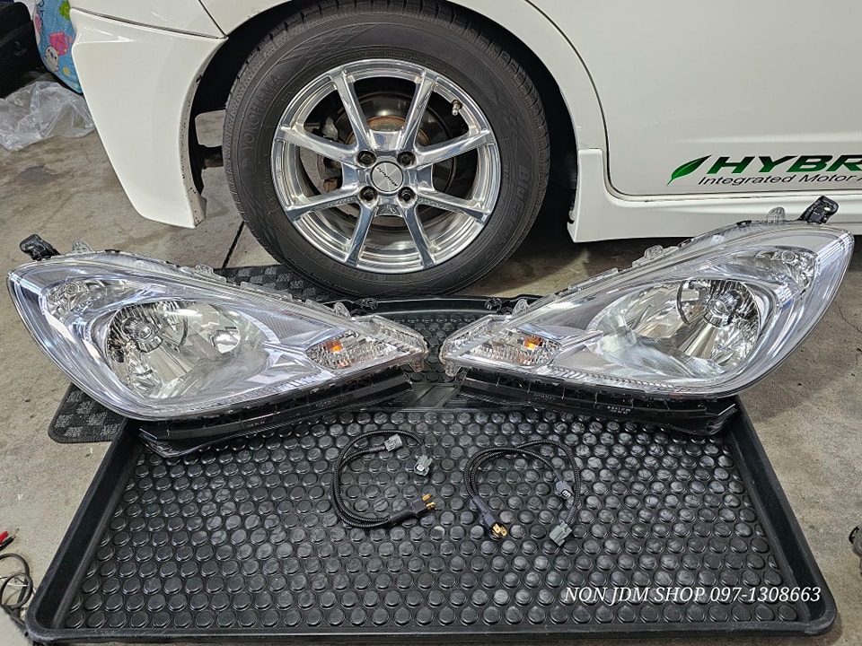 ไฟหน้า GP4 Honda FIT 2008-2013 มือสองญี่ปุ่น